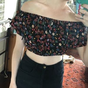 LAST CALL!!! Floral ruffle crop top